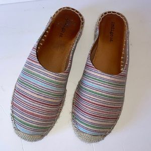 Indigo Rd. Women shoes size 7.5 M multicolor 1 inche flat plataforma